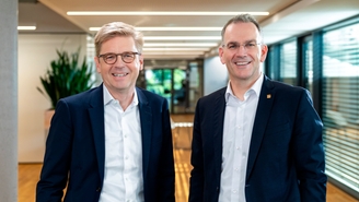 Dr Mats Gökstorp, CEO de SICK AG et Dr Peter Selders, CEO du Groupe Endress+Hauser.